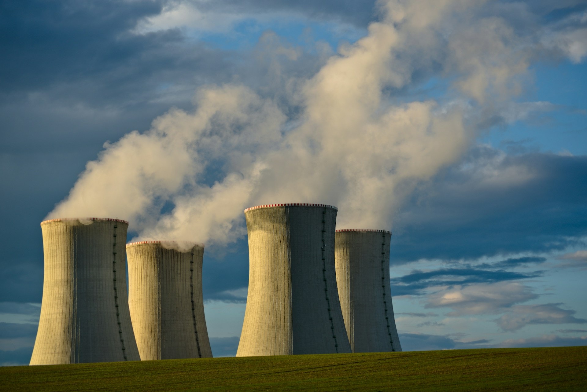 Nuclear power plant cooling towers